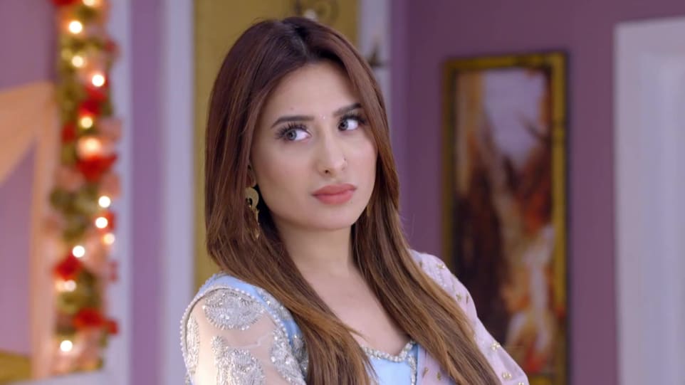 Mahira Sharma Biography, Height, Age, Family, Boyfriend & More