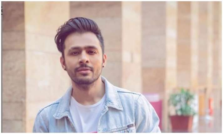 Tony Kakkar Biography, wiki, Age, Height, Weight, Girlfriend & More