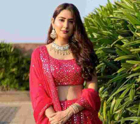 Disha Parmar Biography