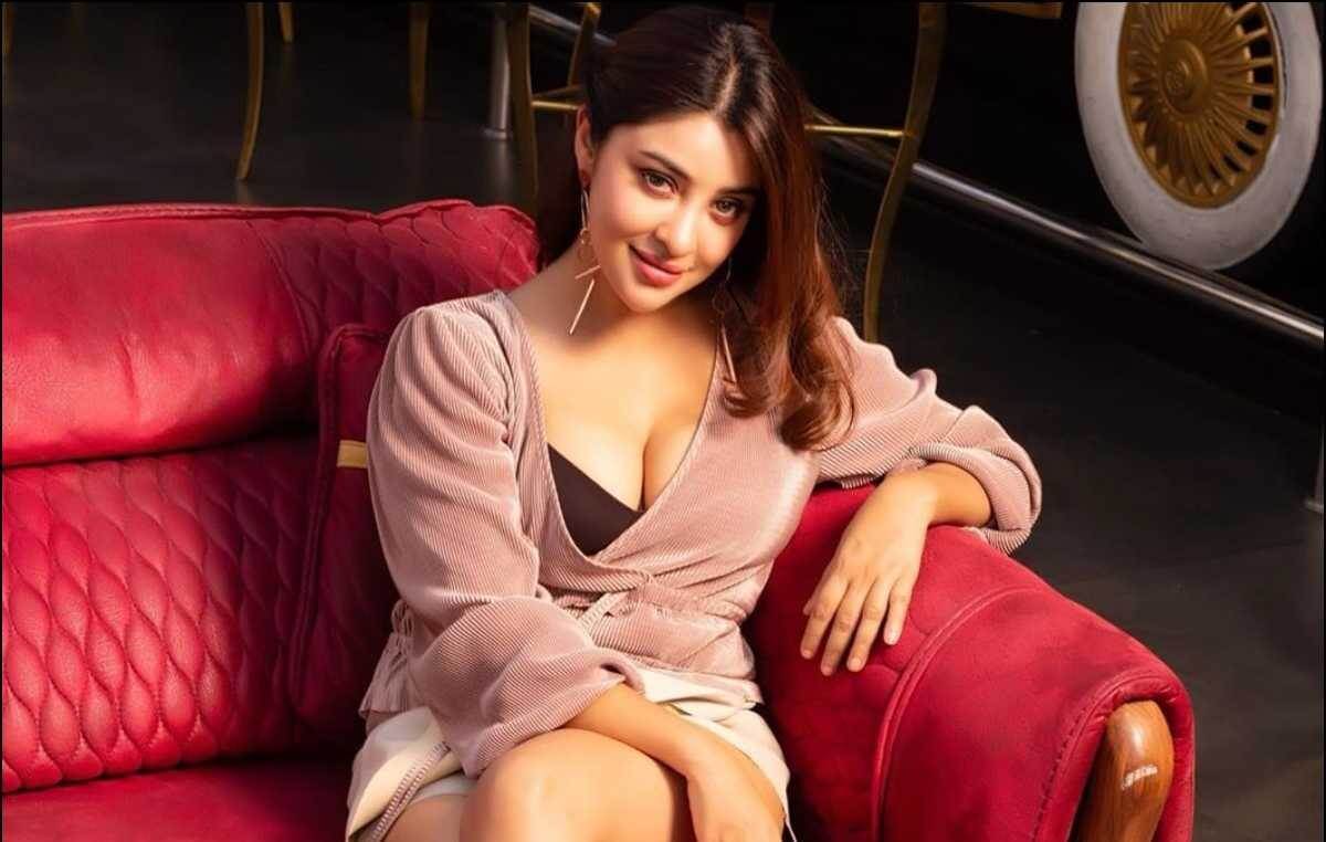 Payal Ghosh Biography, Age, Height, Family, Boyfriend & More