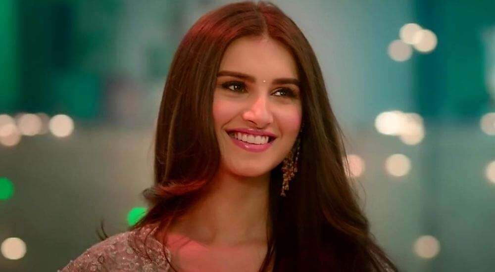 Tara Sutaria Biography, Age, Height, Family, Boyfriend & More