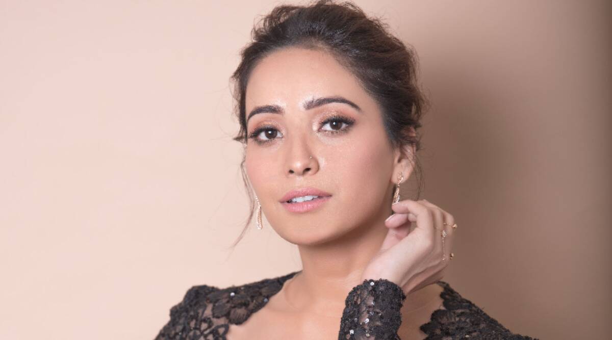 Asha Negi Biography, Age, Height, Family, Boyfriend & More