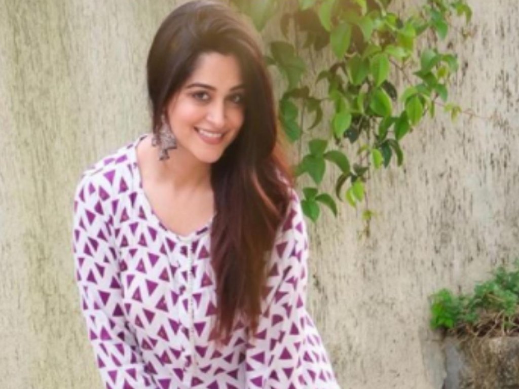 dipika kakar is a happy soul as she flashes her infectious smile and flaunts a new ethnic outfit see photos