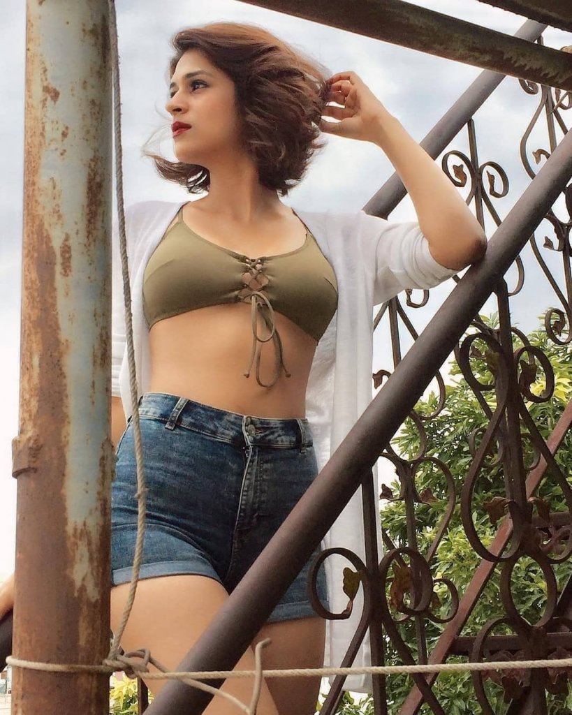 shraddha das 16305640524