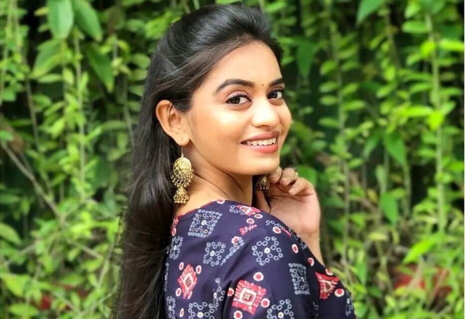 Manasi Suresh Mhatre Biography, Age, Career, Family, Affairs & More