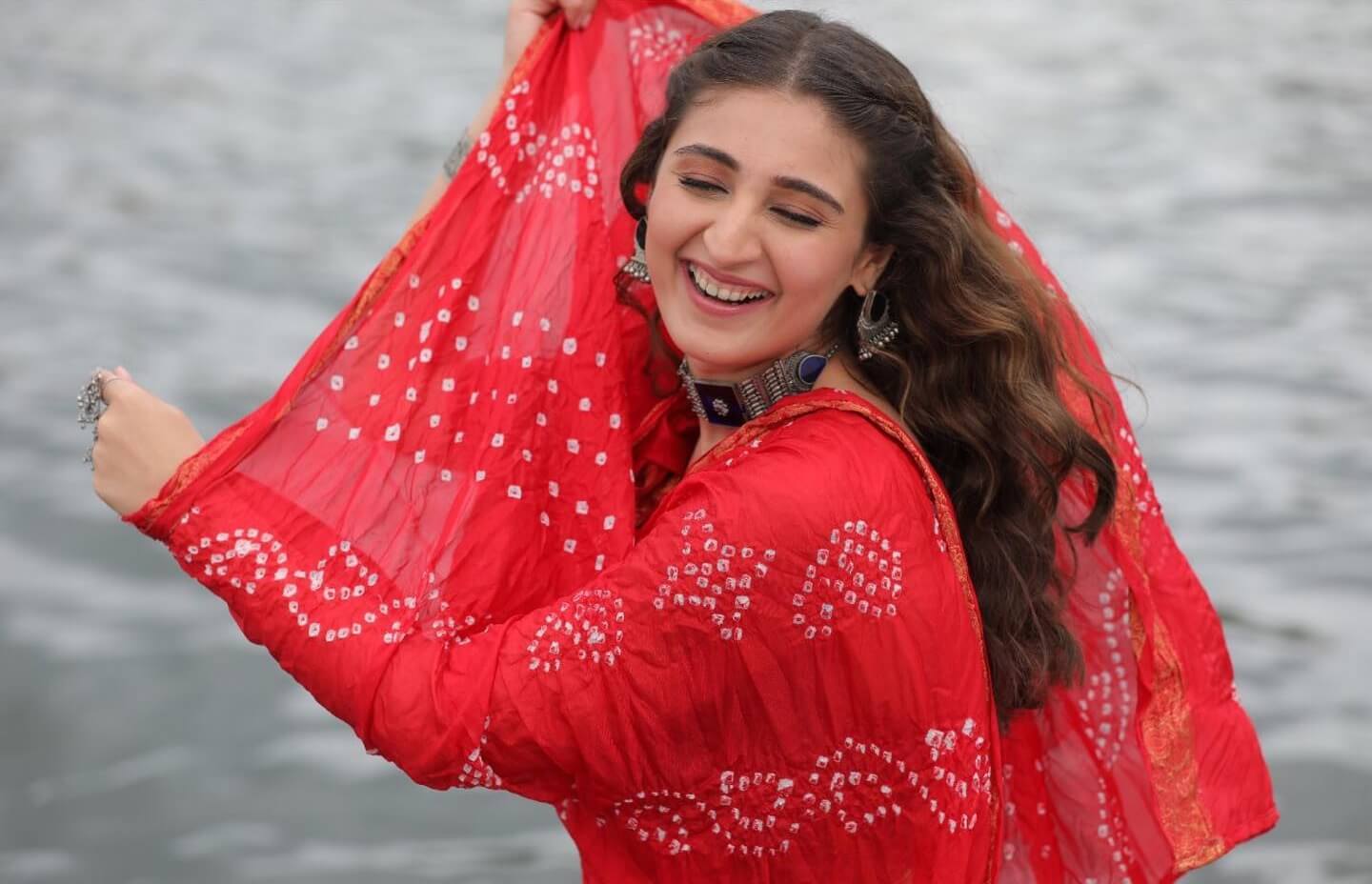 Dhvani Bhanushali Biography, Age, Height, Family, Boyfriend & More